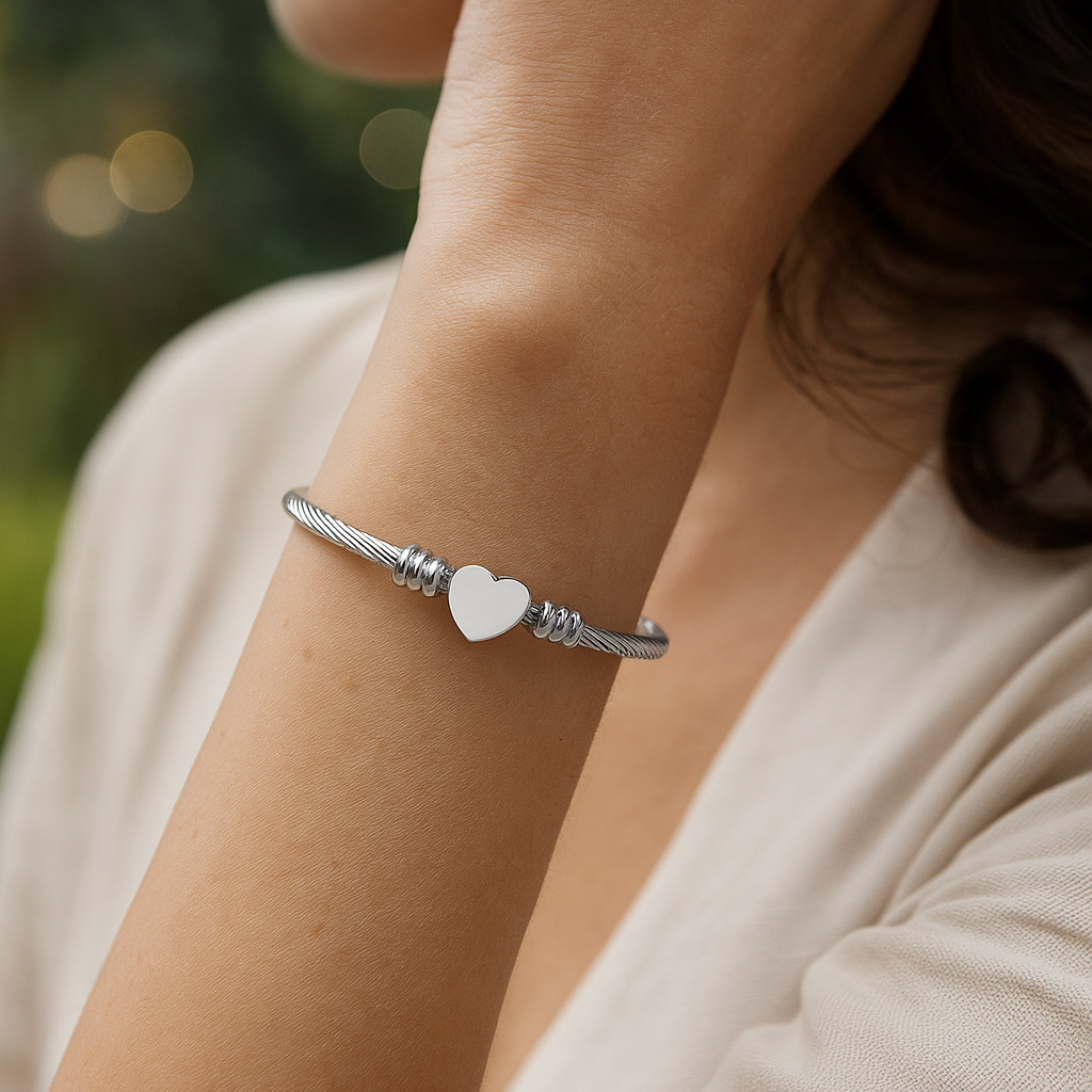 Aurelia™ Gold Heart Seal Bangle